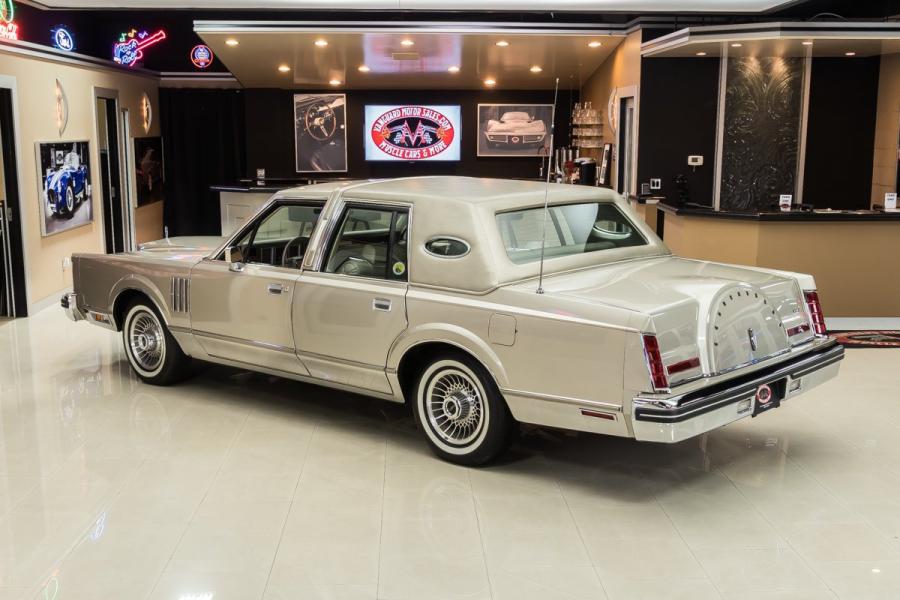  Lincoln Continental Mark VI Sedan 1980 года  (фото 16 из 111)